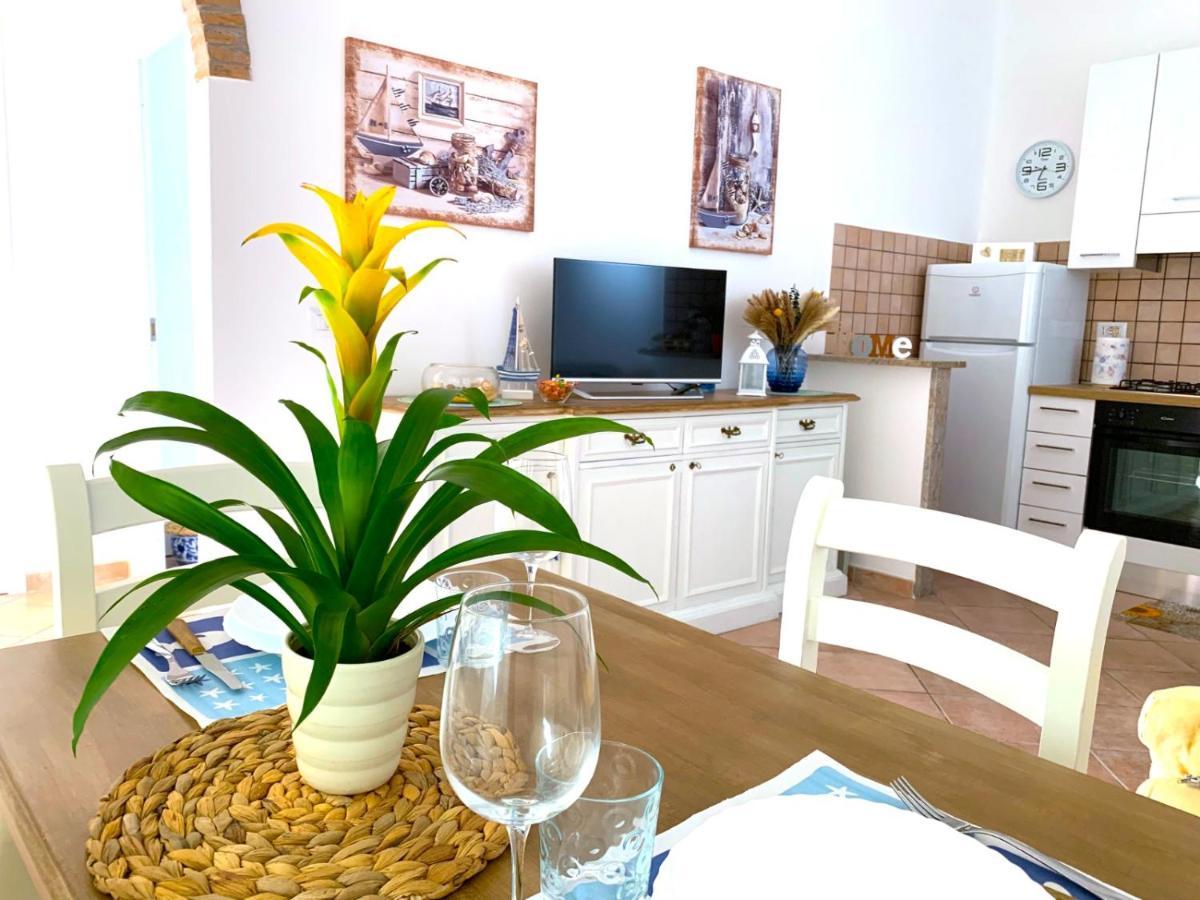 Abbasanta 6 a - due passi dal mare Apartment Passoscuro Bagian luar foto