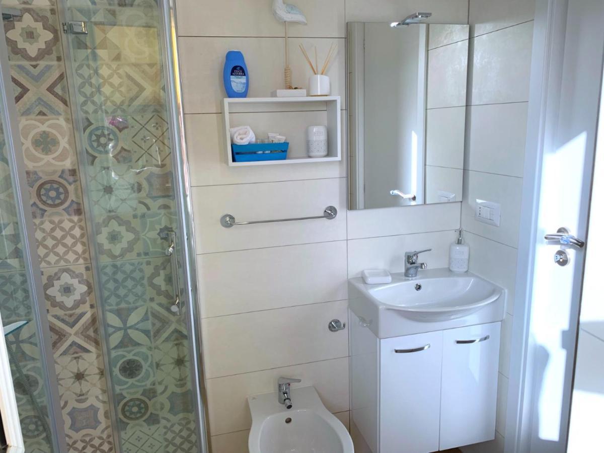 Abbasanta 6 a - due passi dal mare Apartment Passoscuro Bagian luar foto